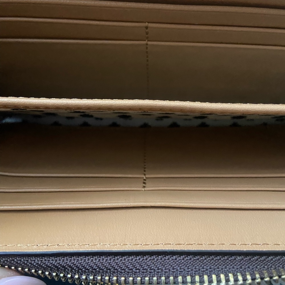 Frances Valentine Croc Embossed Washington Zip Around Continental Wallet - Picture 12 of 13